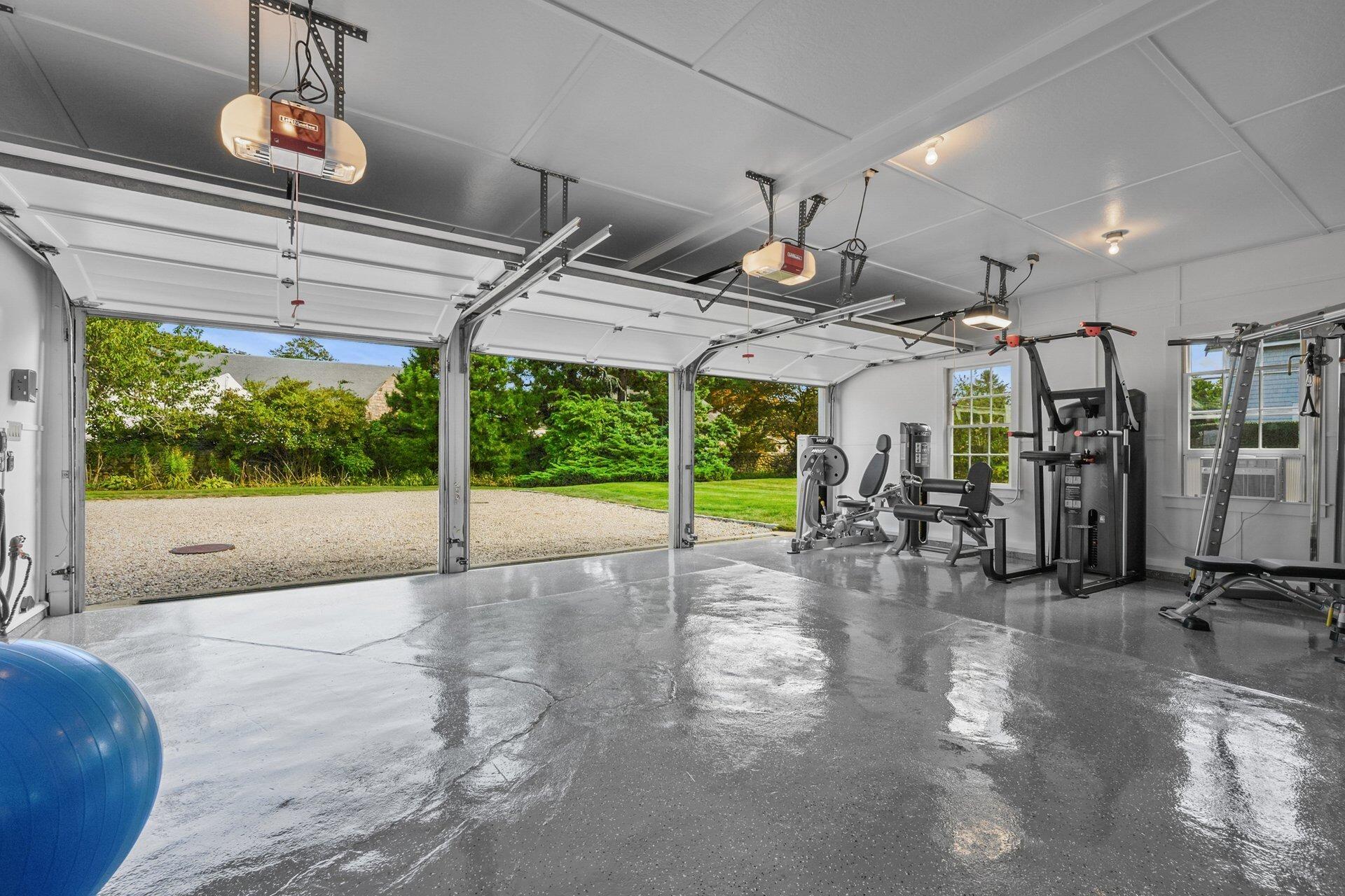 Falmouth, Massachusetts 02540, United States, 5 Bedrooms Bedrooms, ,5 BathroomsBathrooms,Residential,Active,202035