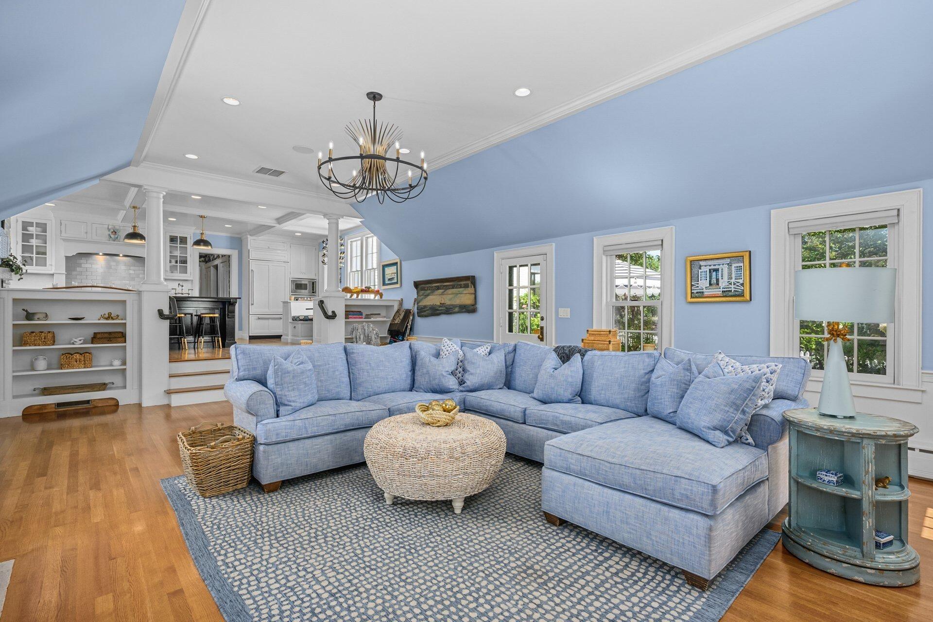 Falmouth, Massachusetts 02540, United States, 5 Bedrooms Bedrooms, ,5 BathroomsBathrooms,Residential,Active,202035