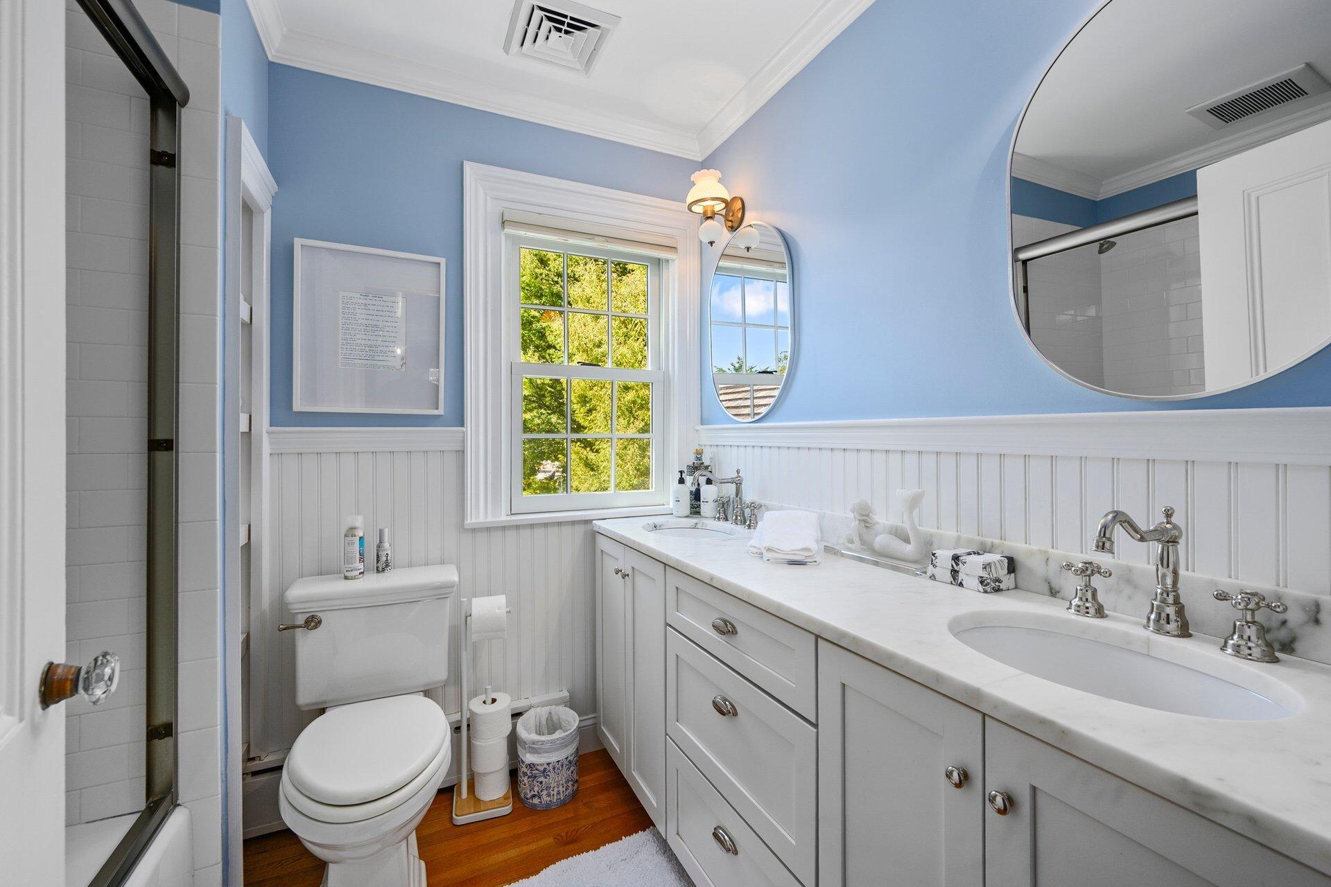 Falmouth, Massachusetts 02540, United States, 5 Bedrooms Bedrooms, ,5 BathroomsBathrooms,Residential,Active,202035