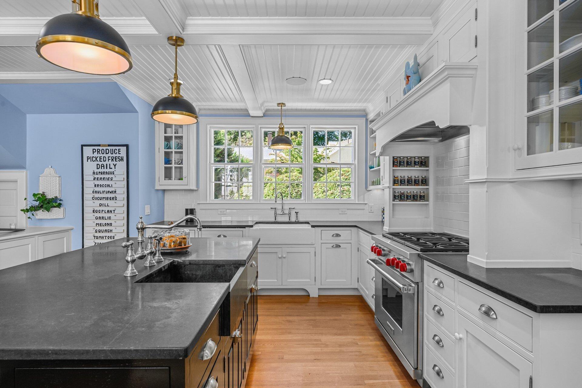 Falmouth, Massachusetts 02540, United States, 5 Bedrooms Bedrooms, ,5 BathroomsBathrooms,Residential,Active,202035