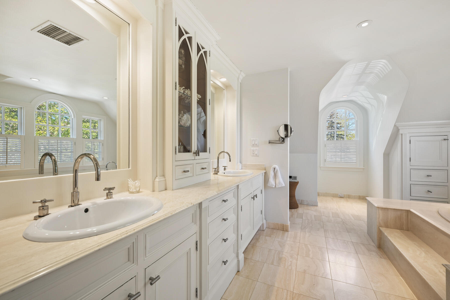 Chatham, Massachusetts 02633, United States, 5 Bedrooms Bedrooms, ,6 BathroomsBathrooms,Residential,Active,162501