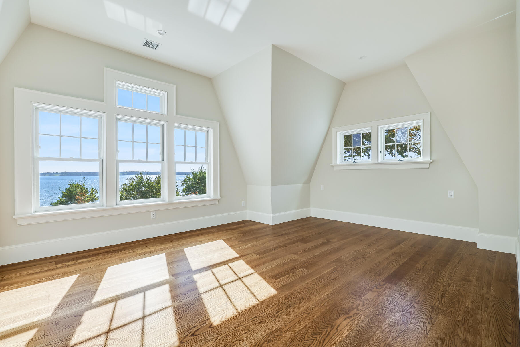 Orleans, Massachusetts 02653, United States, 5 Bedrooms Bedrooms, ,7 BathroomsBathrooms,Residential,Active,43353