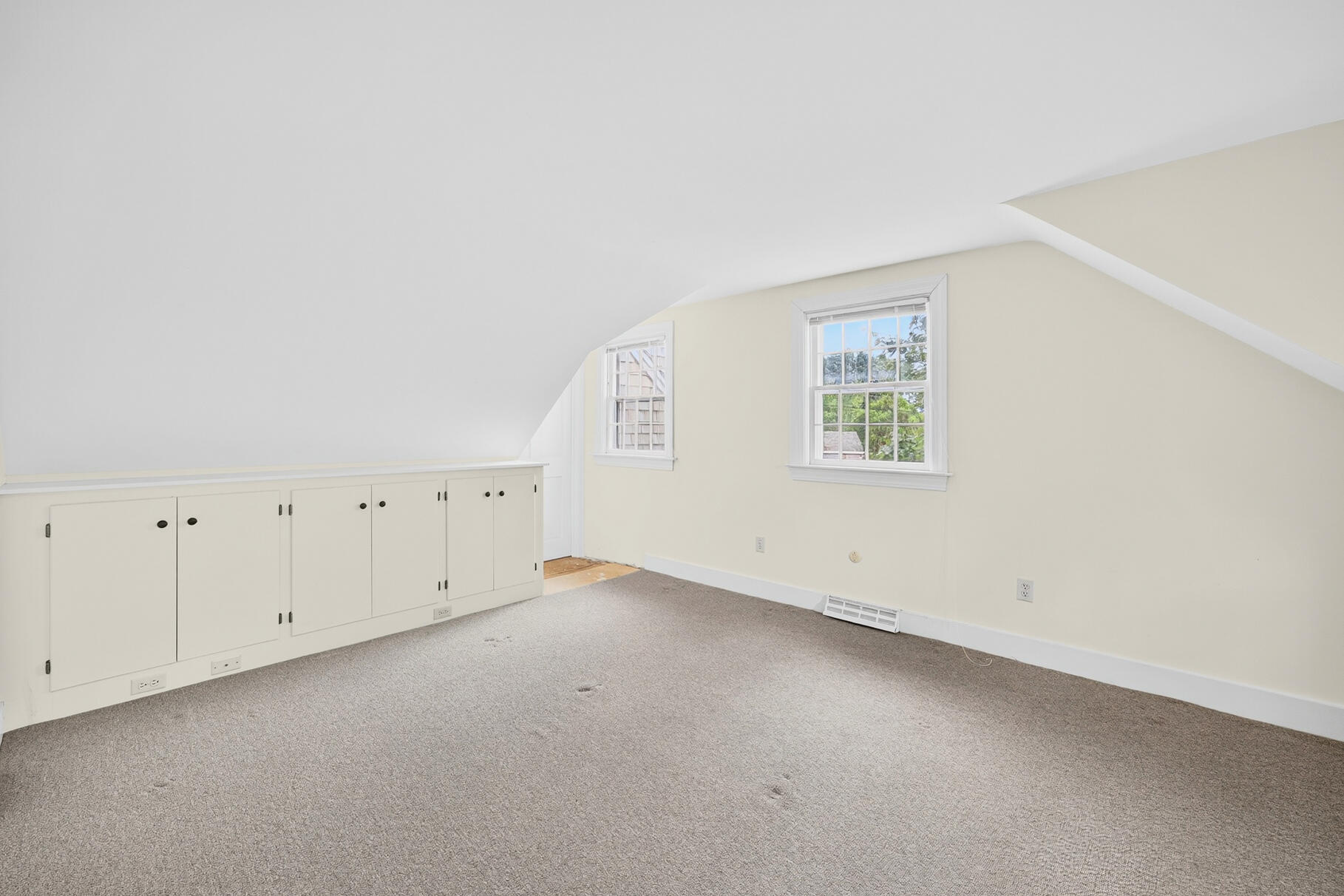 Chatham, Massachusetts 02633, United States, 5 Bedrooms Bedrooms, ,3 BathroomsBathrooms,Residential,Active,225451