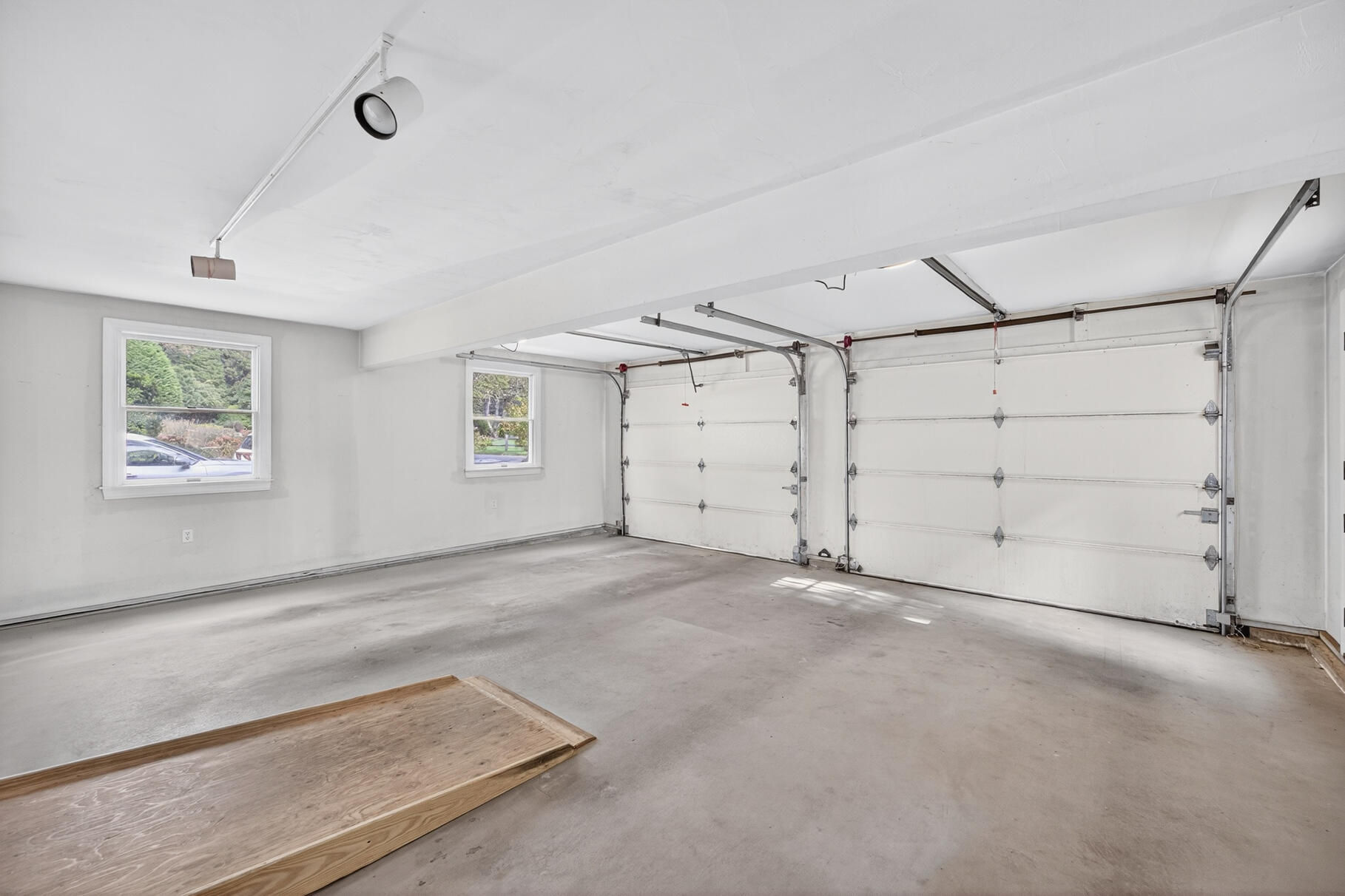 Chatham, Massachusetts 02633, United States, 5 Bedrooms Bedrooms, ,3 BathroomsBathrooms,Residential,Active,225451