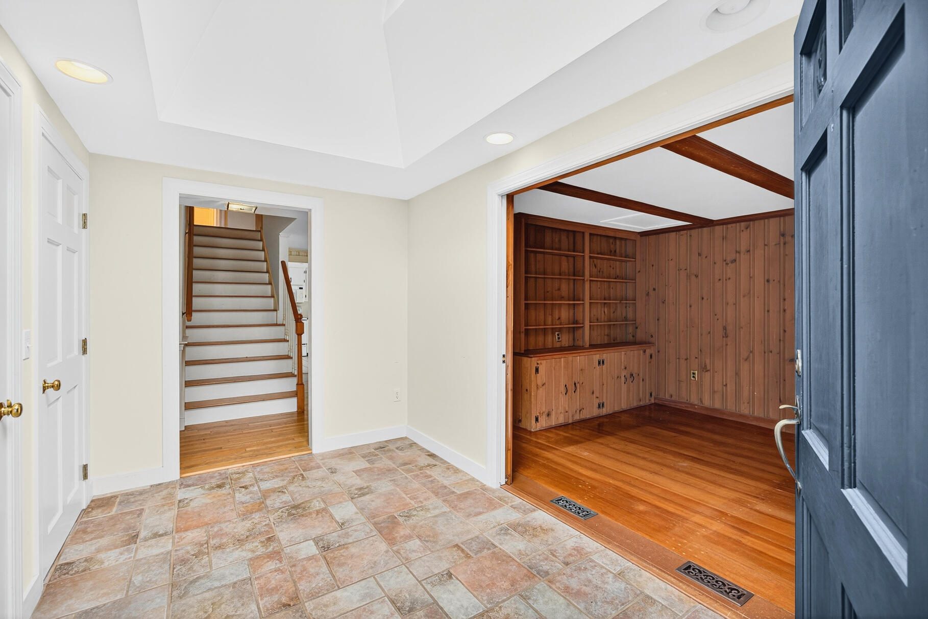 Chatham, Massachusetts 02633, United States, 5 Bedrooms Bedrooms, ,3 BathroomsBathrooms,Residential,Active,225451