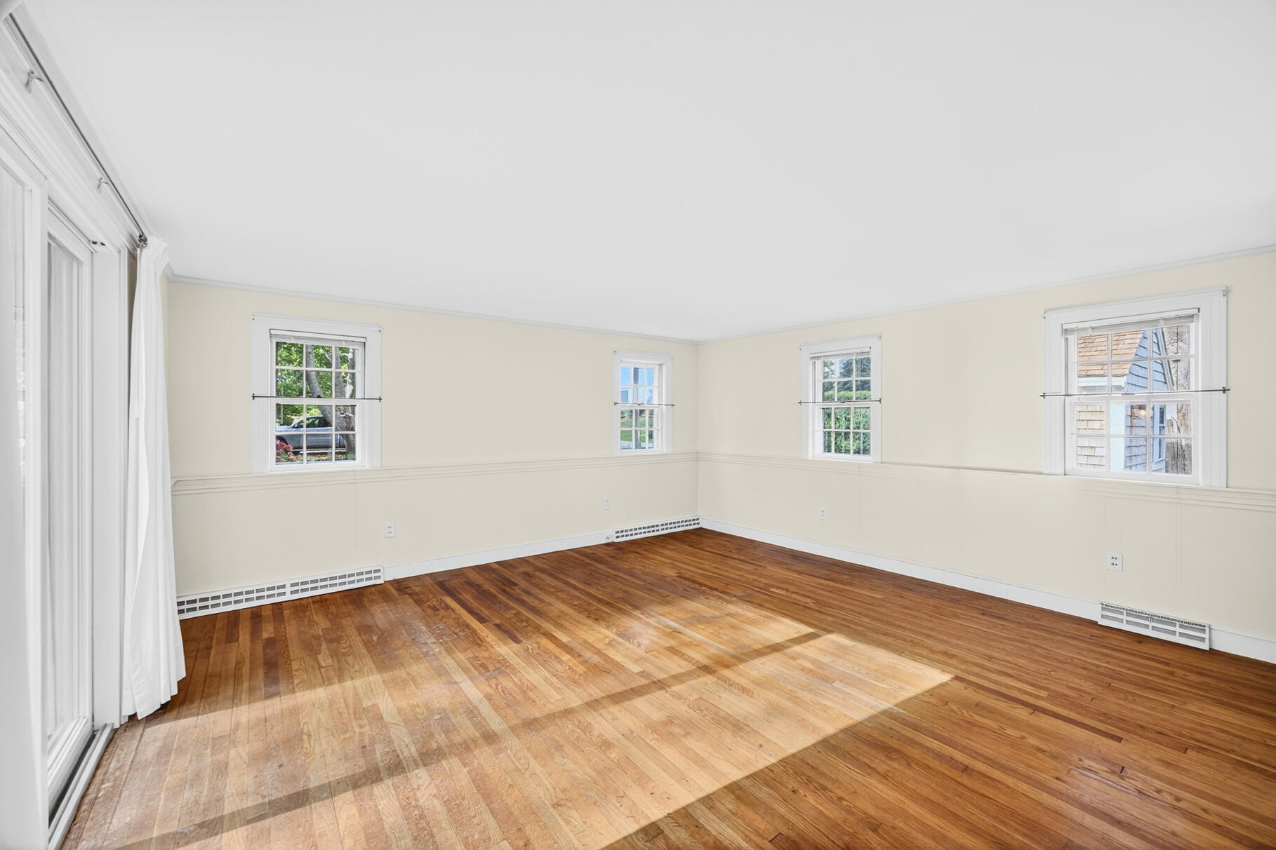 Chatham, Massachusetts 02633, United States, 5 Bedrooms Bedrooms, ,3 BathroomsBathrooms,Residential,Active,225451