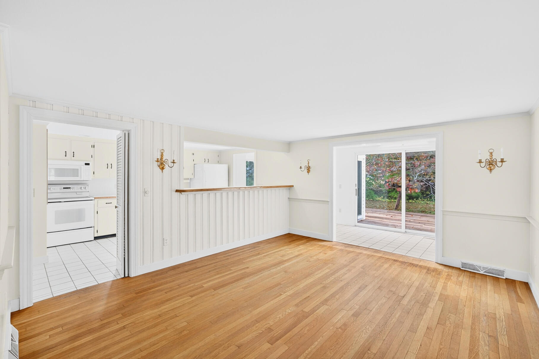 Chatham, Massachusetts 02633, United States, 5 Bedrooms Bedrooms, ,3 BathroomsBathrooms,Residential,Active,225451