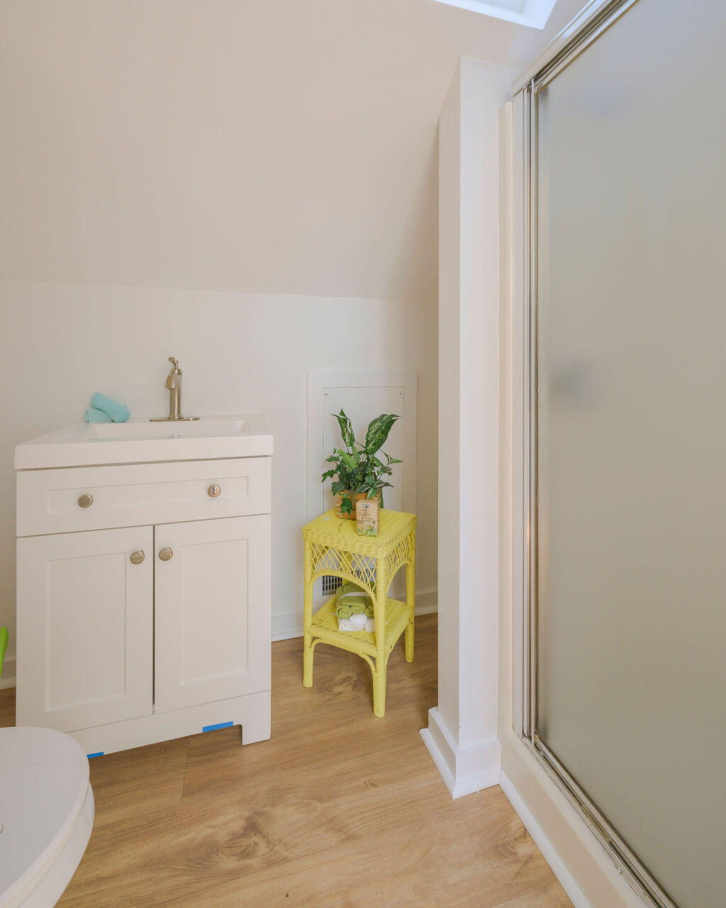 Eastham, Massachusetts 02642, United States, 5 Bedrooms Bedrooms, ,3 BathroomsBathrooms,Residential,Pending,37909