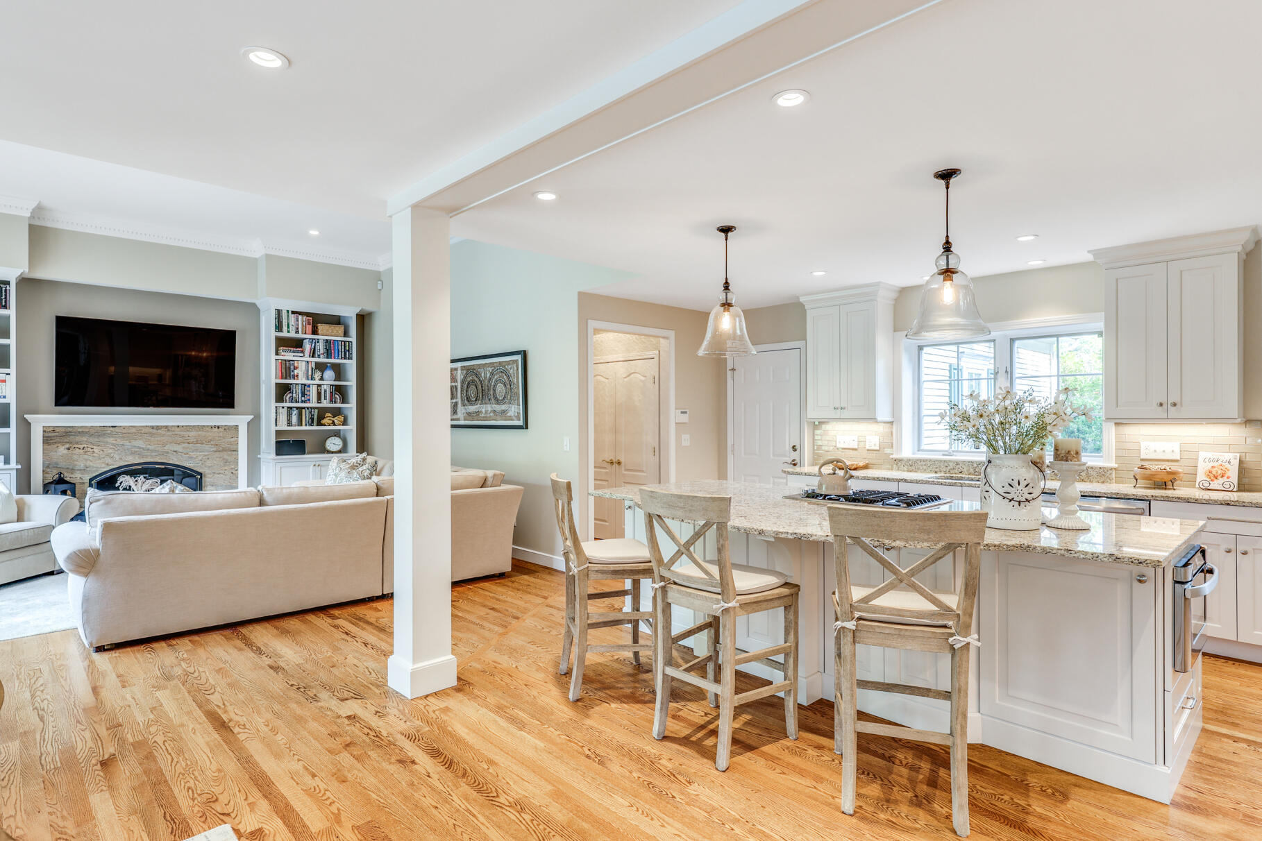 Osterville, Massachusetts 02655, United States, 3 Bedrooms Bedrooms, ,3 BathroomsBathrooms,Residential,Pending,43707