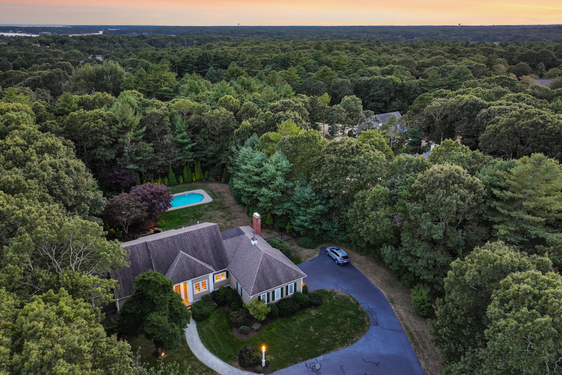 Osterville, Massachusetts 02655, United States, 3 Bedrooms Bedrooms, ,3 BathroomsBathrooms,Residential,Pending,43707