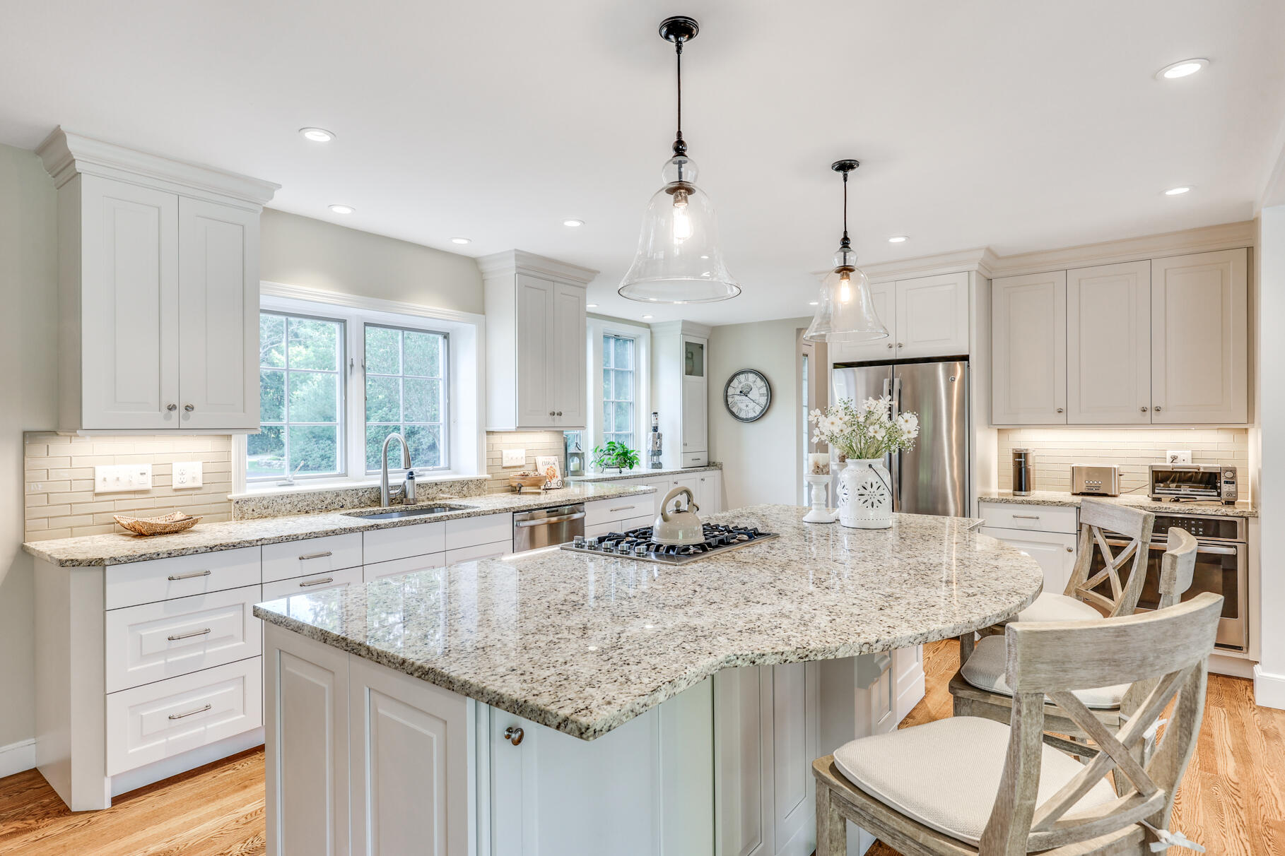 Osterville, Massachusetts 02655, United States, 3 Bedrooms Bedrooms, ,3 BathroomsBathrooms,Residential,Pending,43707