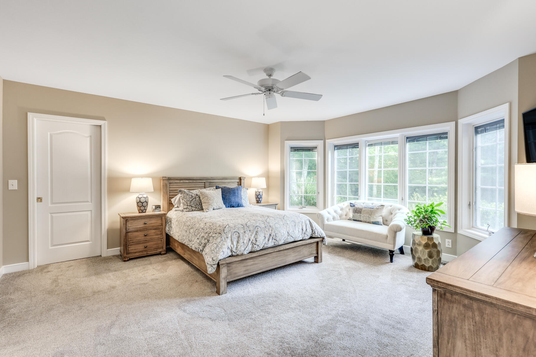 Osterville, Massachusetts 02655, United States, 3 Bedrooms Bedrooms, ,3 BathroomsBathrooms,Residential,Pending,43707