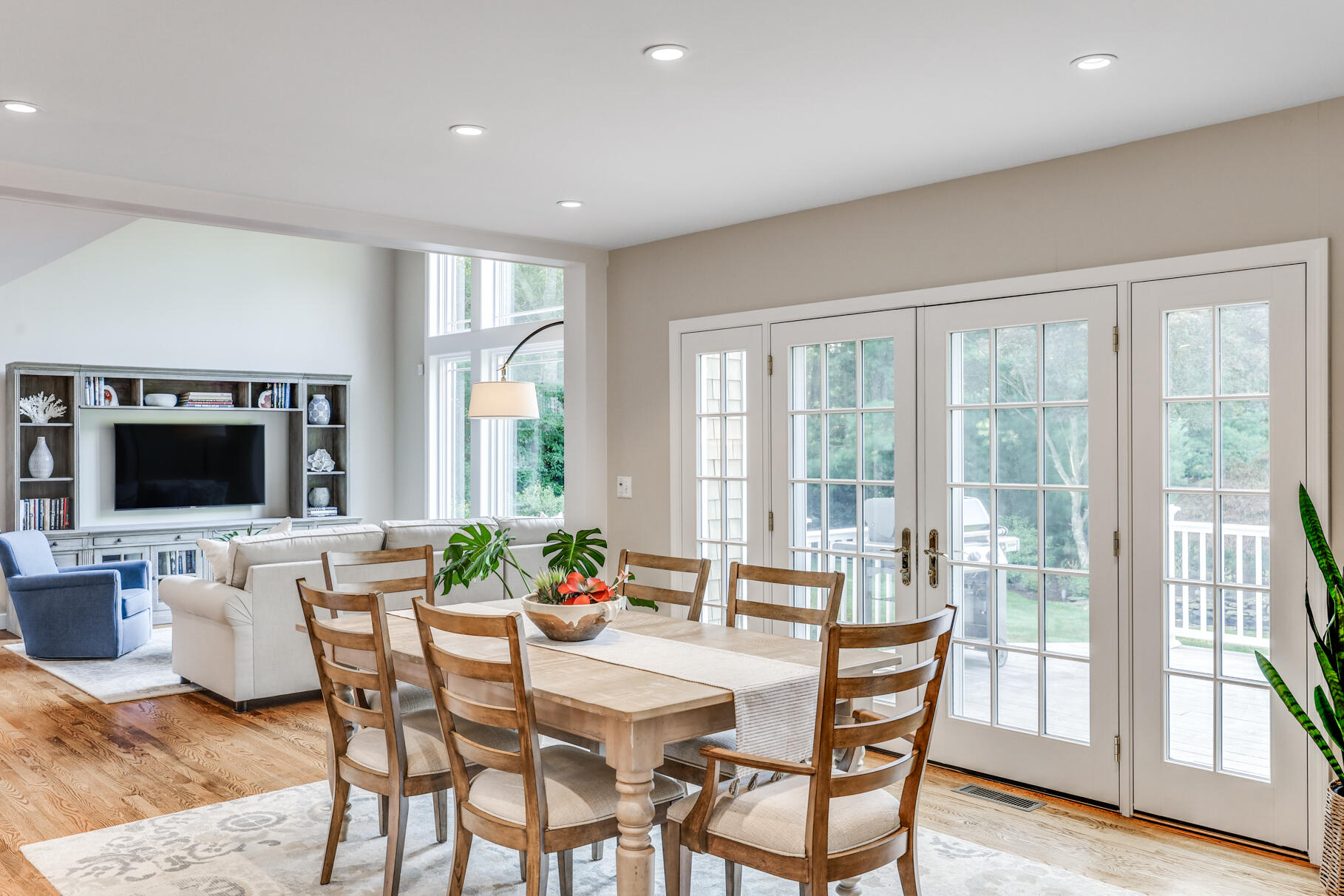 Osterville, Massachusetts 02655, United States, 3 Bedrooms Bedrooms, ,3 BathroomsBathrooms,Residential,Pending,43707