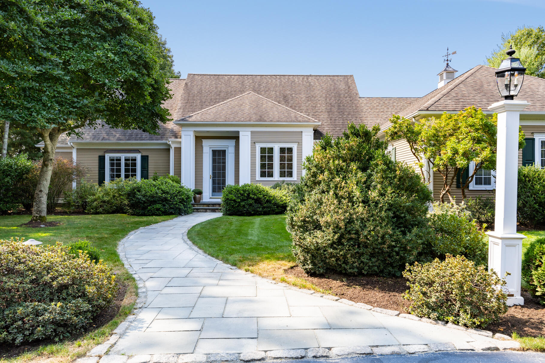 Osterville, Massachusetts 02655, United States, 3 Bedrooms Bedrooms, ,3 BathroomsBathrooms,Residential,Pending,43707