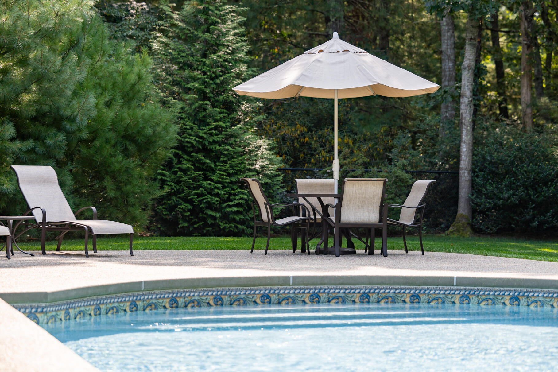 Osterville, Massachusetts 02655, United States, 3 Bedrooms Bedrooms, ,3 BathroomsBathrooms,Residential,Pending,43707