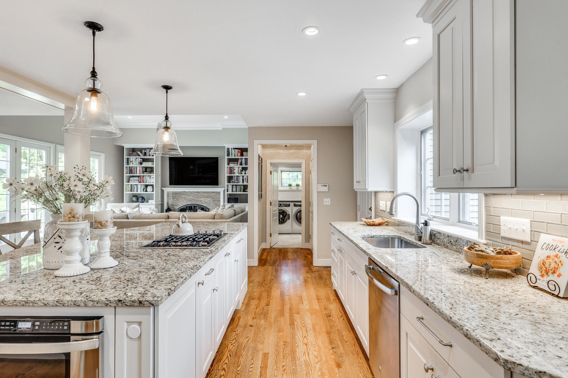 Osterville, Massachusetts 02655, United States, 3 Bedrooms Bedrooms, ,3 BathroomsBathrooms,Residential,Pending,43707