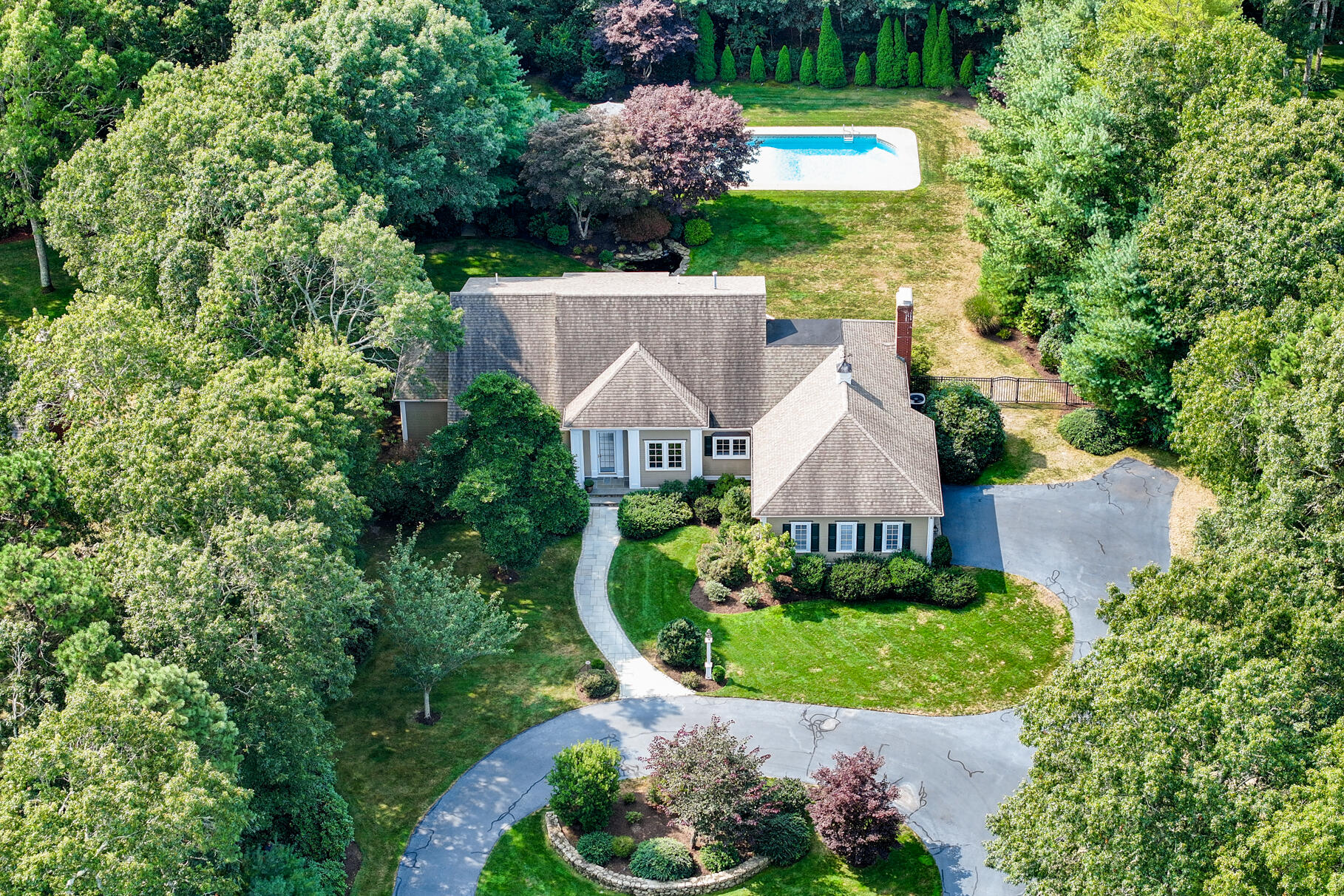 Osterville, Massachusetts 02655, United States, 3 Bedrooms Bedrooms, ,3 BathroomsBathrooms,Residential,Pending,43707