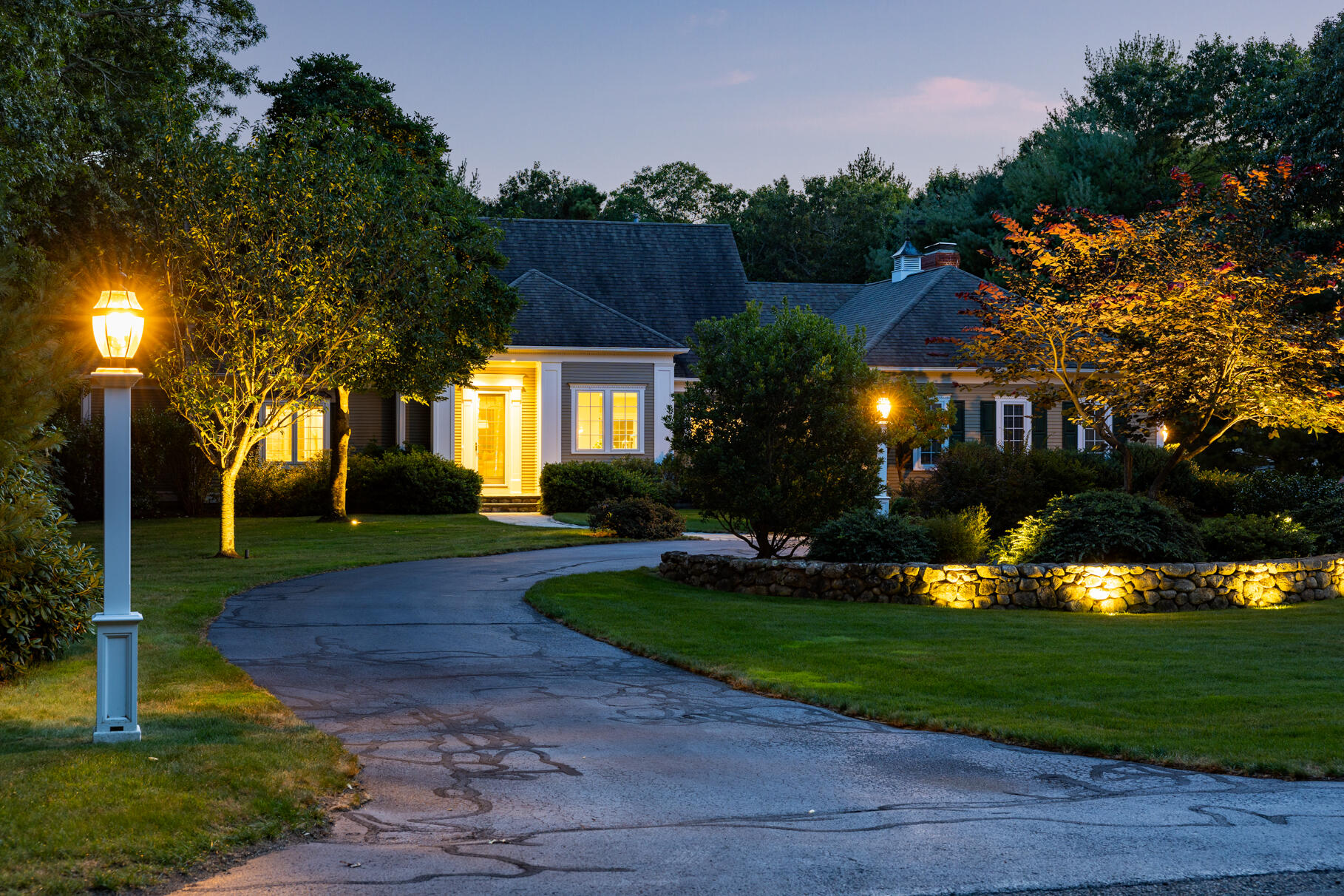 Osterville, Massachusetts 02655, United States, 3 Bedrooms Bedrooms, ,3 BathroomsBathrooms,Residential,Pending,43707