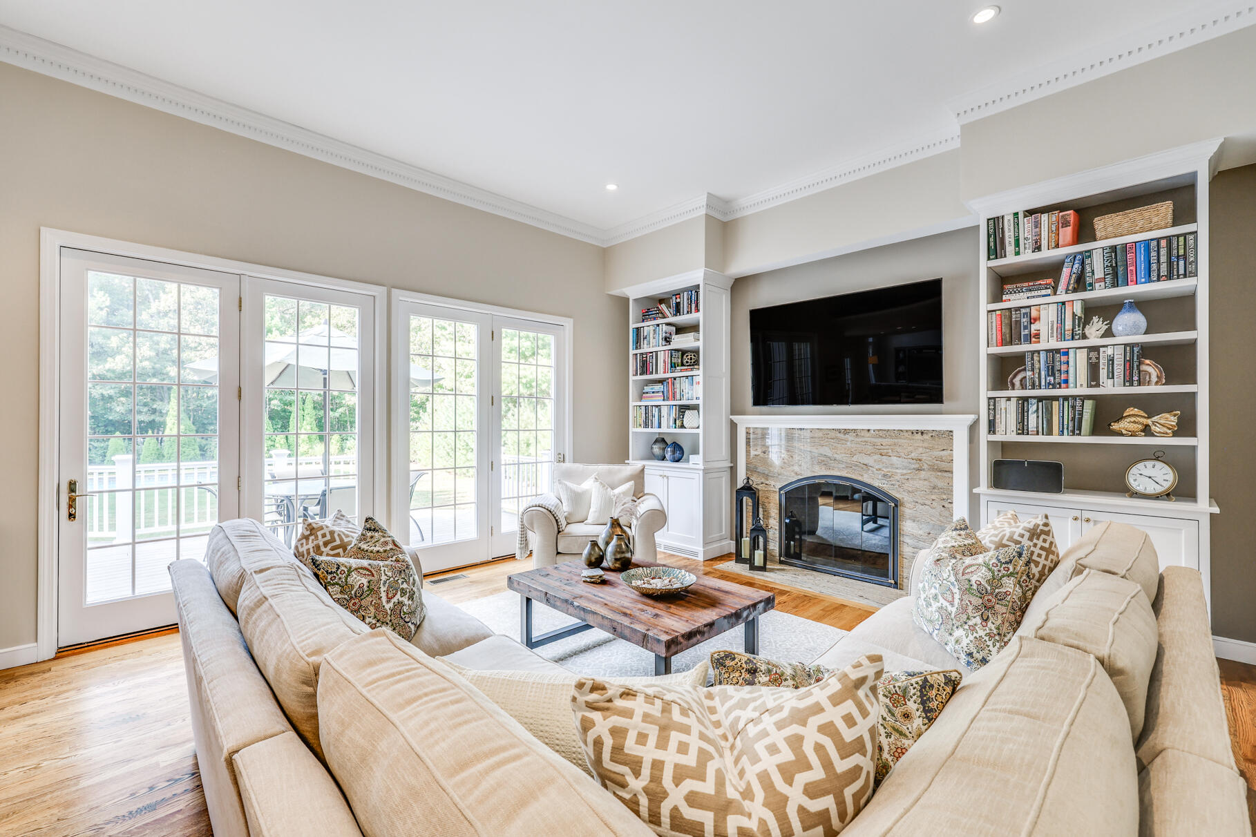 Osterville, Massachusetts 02655, United States, 3 Bedrooms Bedrooms, ,3 BathroomsBathrooms,Residential,Pending,43707