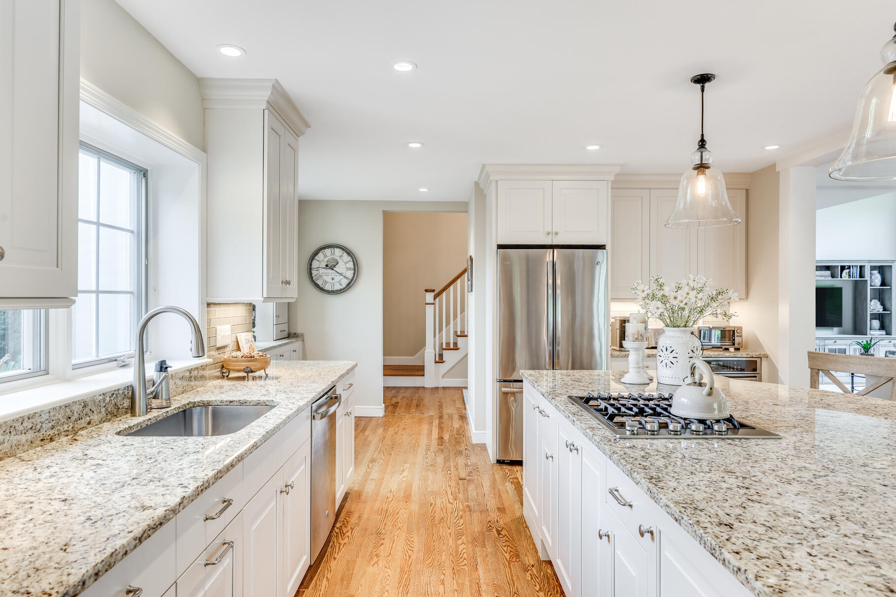 Osterville, Massachusetts 02655, United States, 3 Bedrooms Bedrooms, ,3 BathroomsBathrooms,Residential,Pending,43707