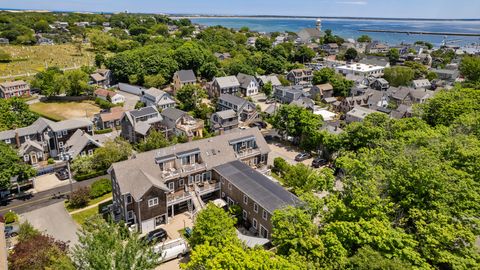 Townhouse in Provincetown MA 26 Alden Street 23.jpg