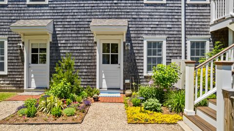 Townhouse in Provincetown MA 26 Alden Street 1.jpg