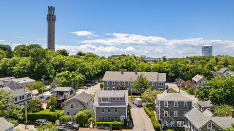 Townhouse in Provincetown MA 26 Alden Street 22.jpg