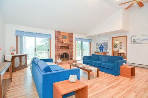 Single Family Residence in East Falmouth MA 84 Overlook Circle 7.jpg