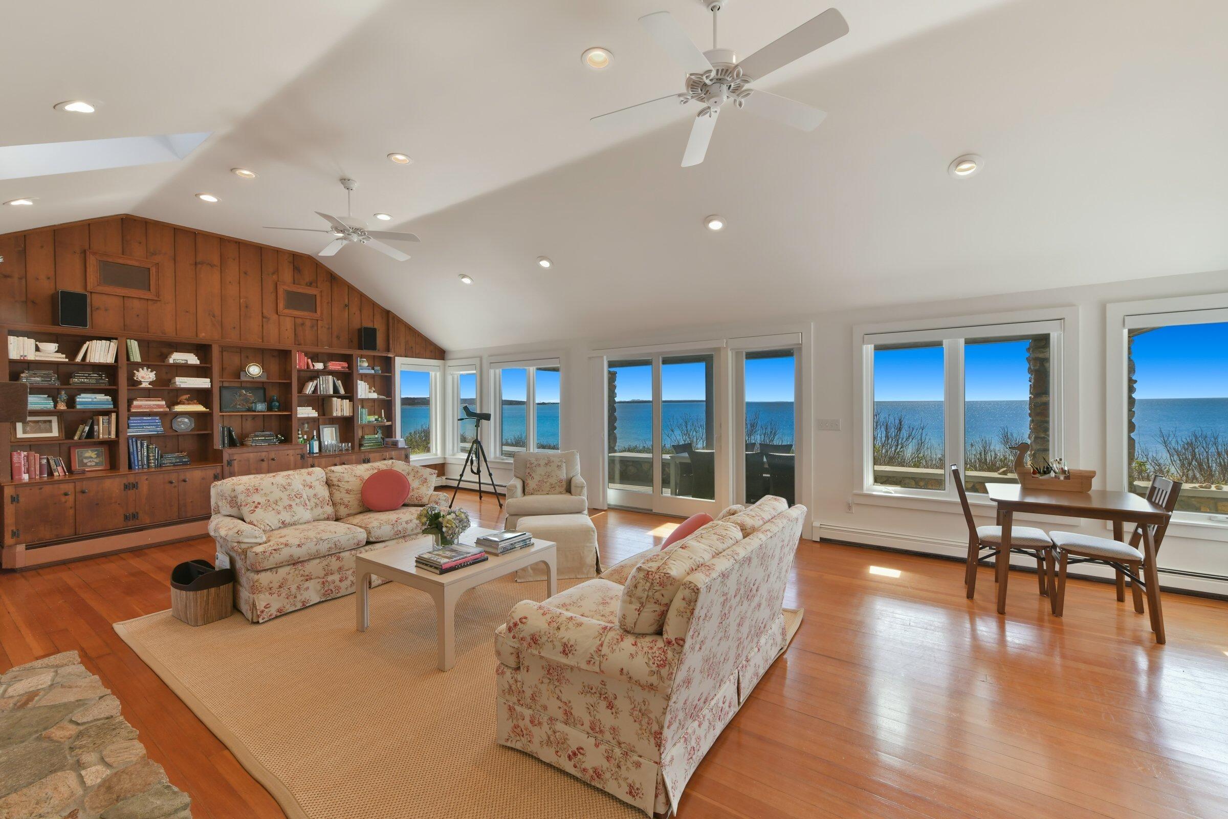 Falmouth, Massachusetts 02540, United States, 4 Bedrooms Bedrooms, ,3 BathroomsBathrooms,Residential,Active,209015