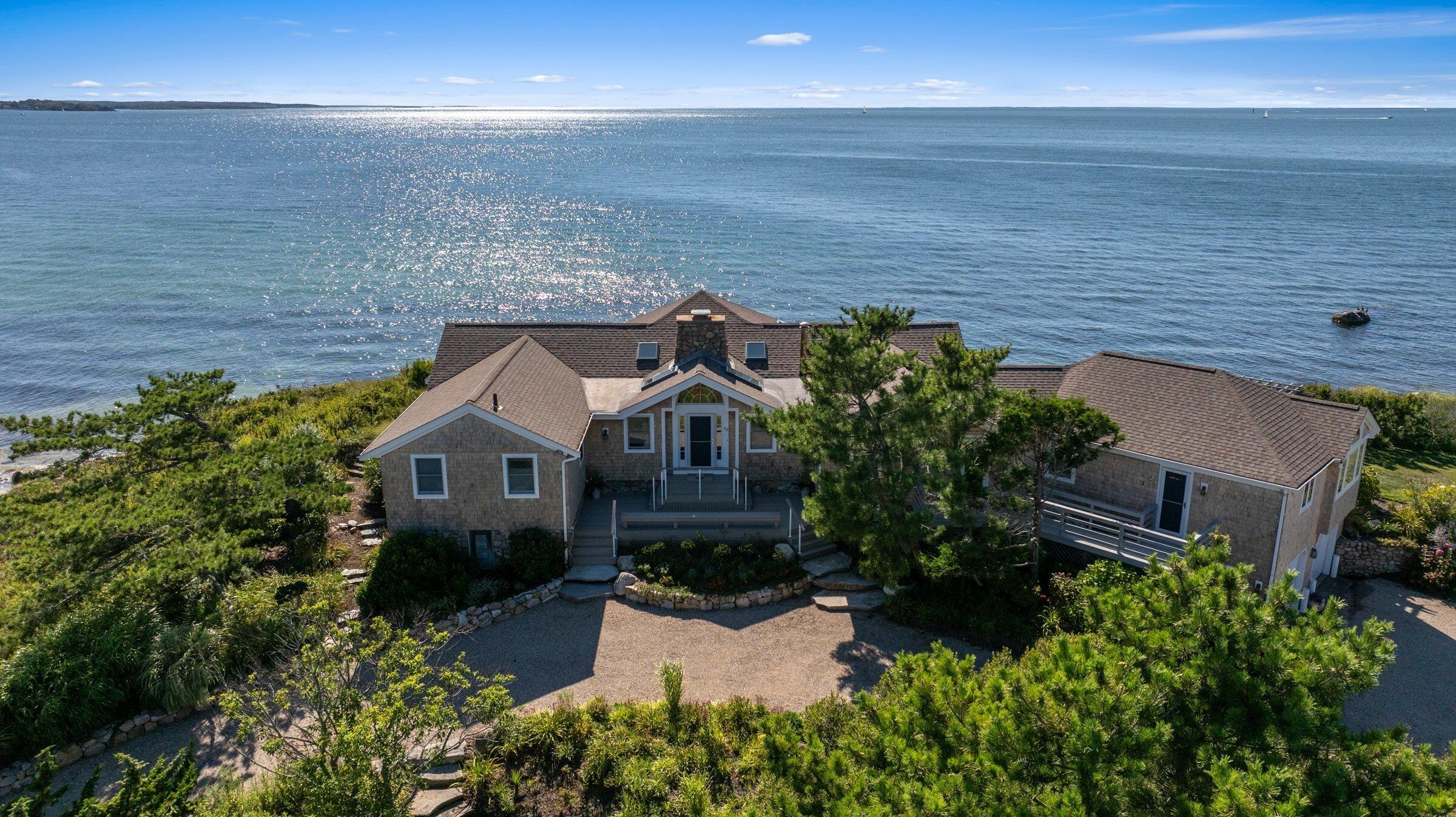 Falmouth, Massachusetts 02540, United States, 4 Bedrooms Bedrooms, ,3 BathroomsBathrooms,Residential,Active,209015