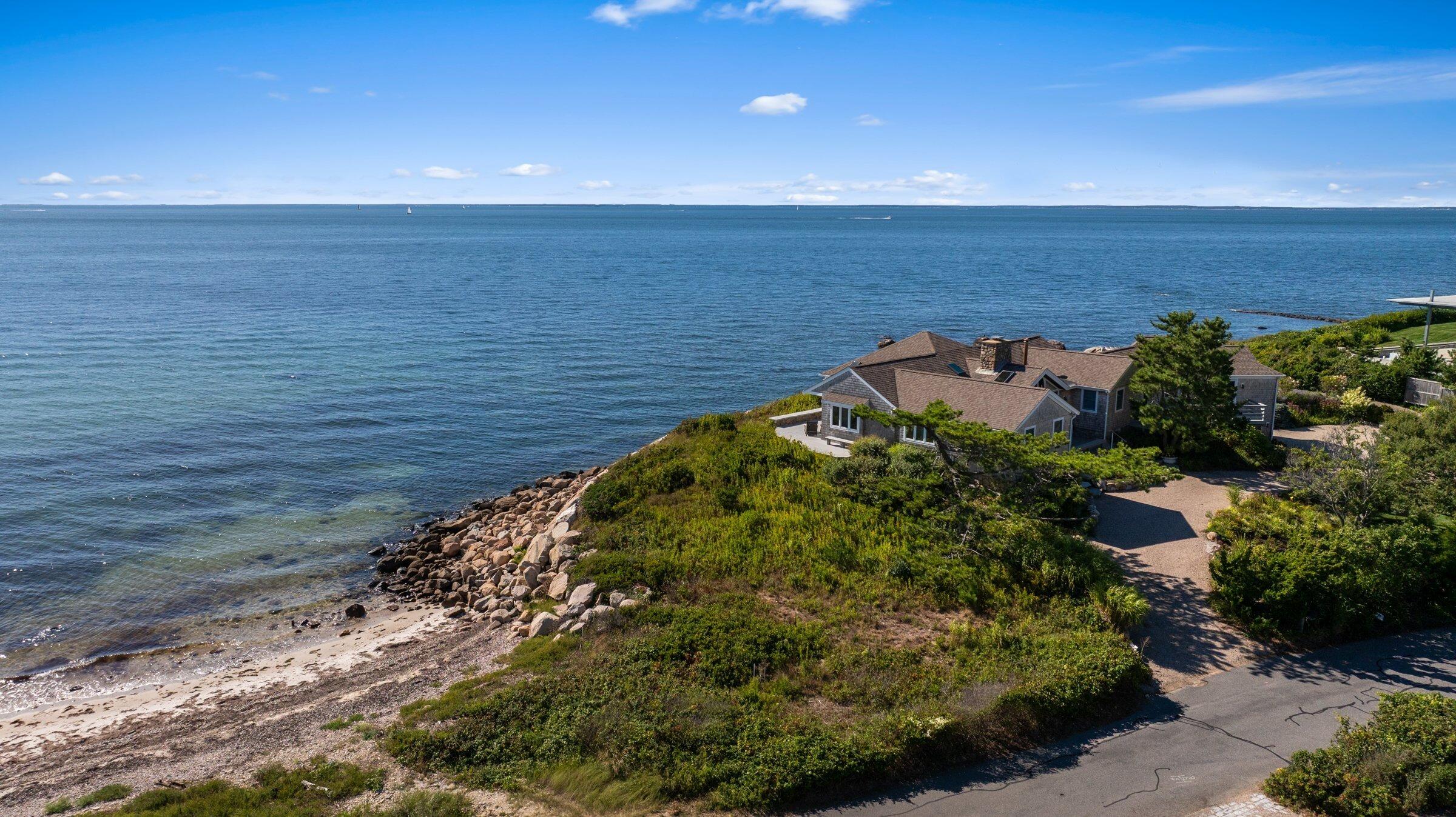 Falmouth, Massachusetts 02540, United States, 4 Bedrooms Bedrooms, ,3 BathroomsBathrooms,Residential,Active,209015