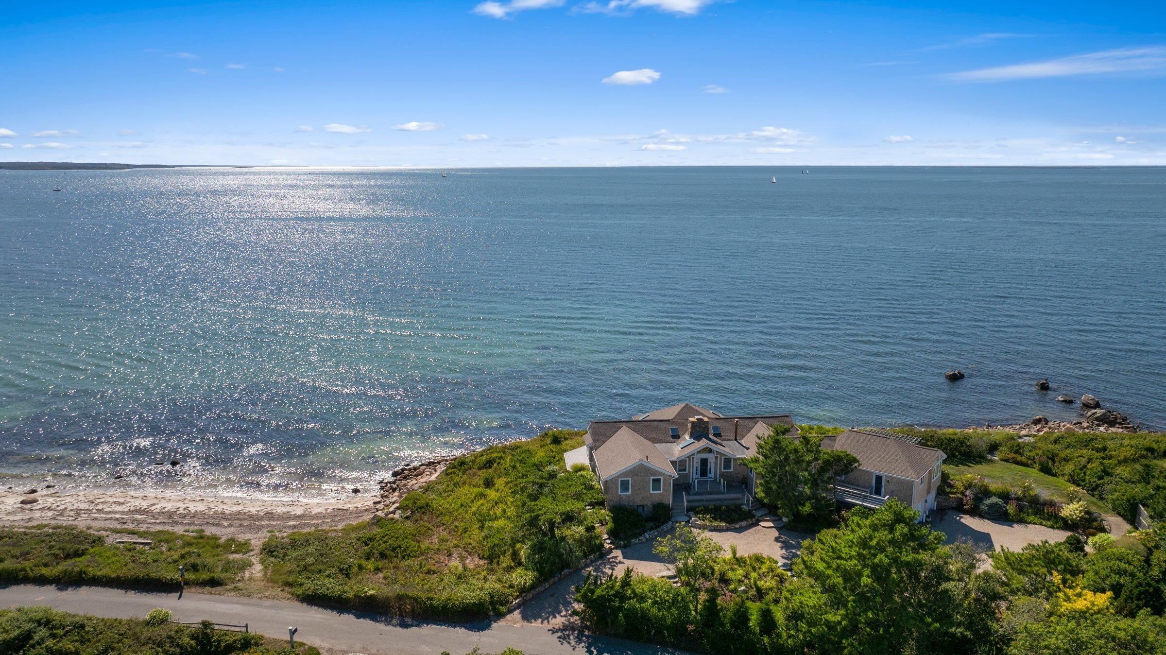 Falmouth, Massachusetts 02540, United States, 4 Bedrooms Bedrooms, ,3 BathroomsBathrooms,Residential,Active,209015