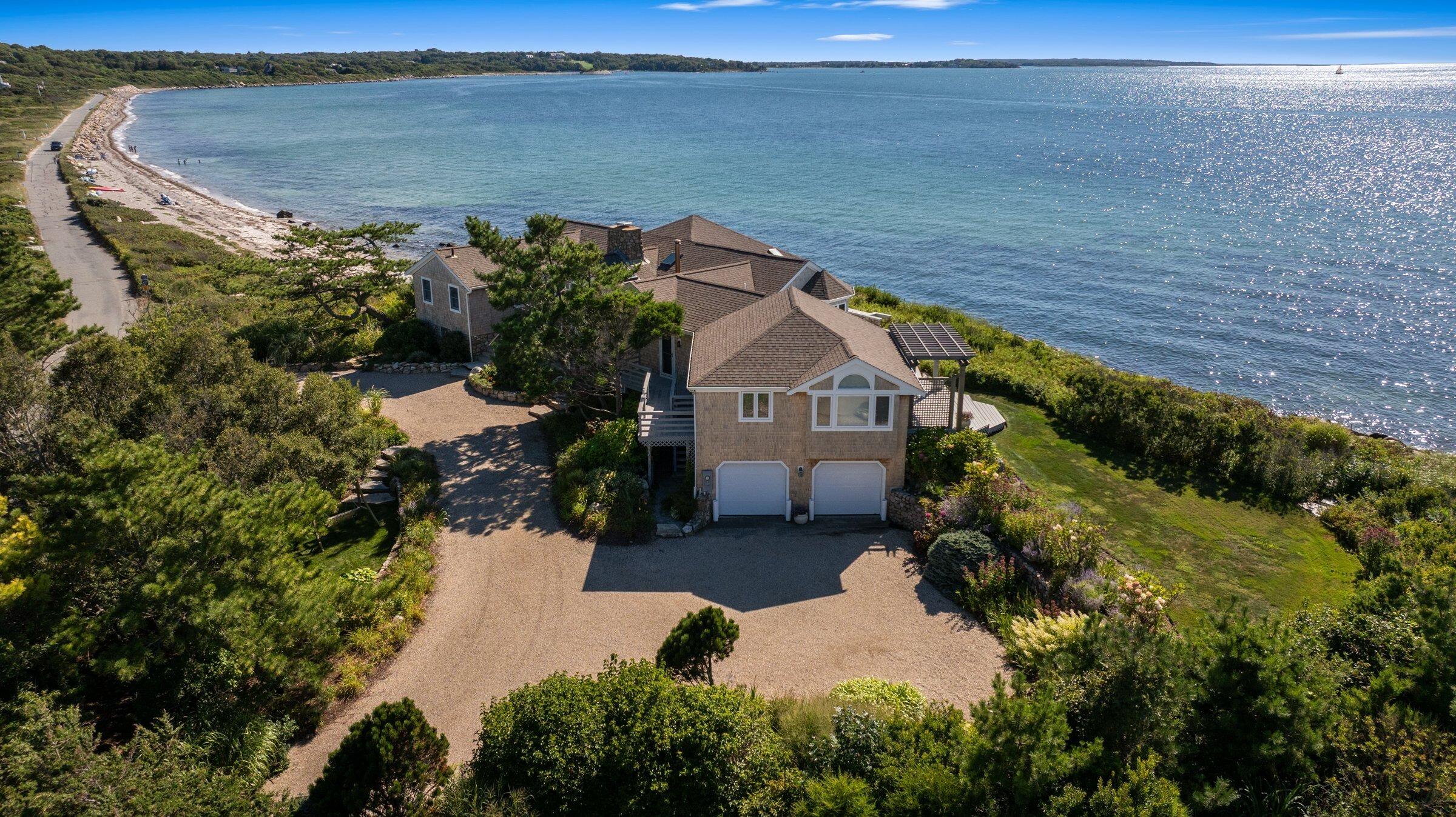 Falmouth, Massachusetts 02540, United States, 4 Bedrooms Bedrooms, ,3 BathroomsBathrooms,Residential,Active,209015