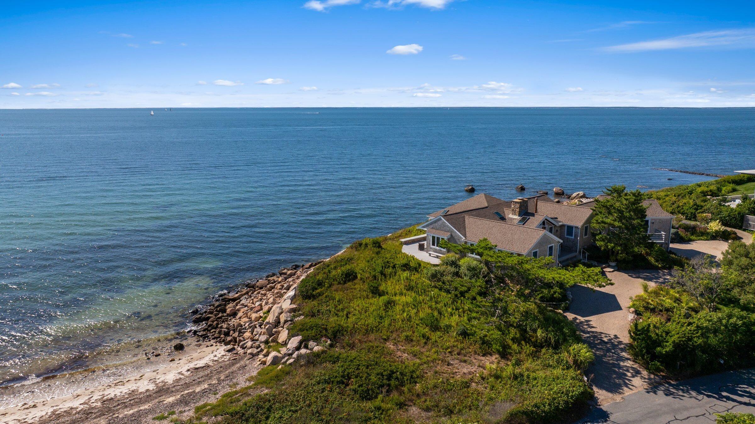 Falmouth, Massachusetts 02540, United States, 4 Bedrooms Bedrooms, ,3 BathroomsBathrooms,Residential,Active,209015