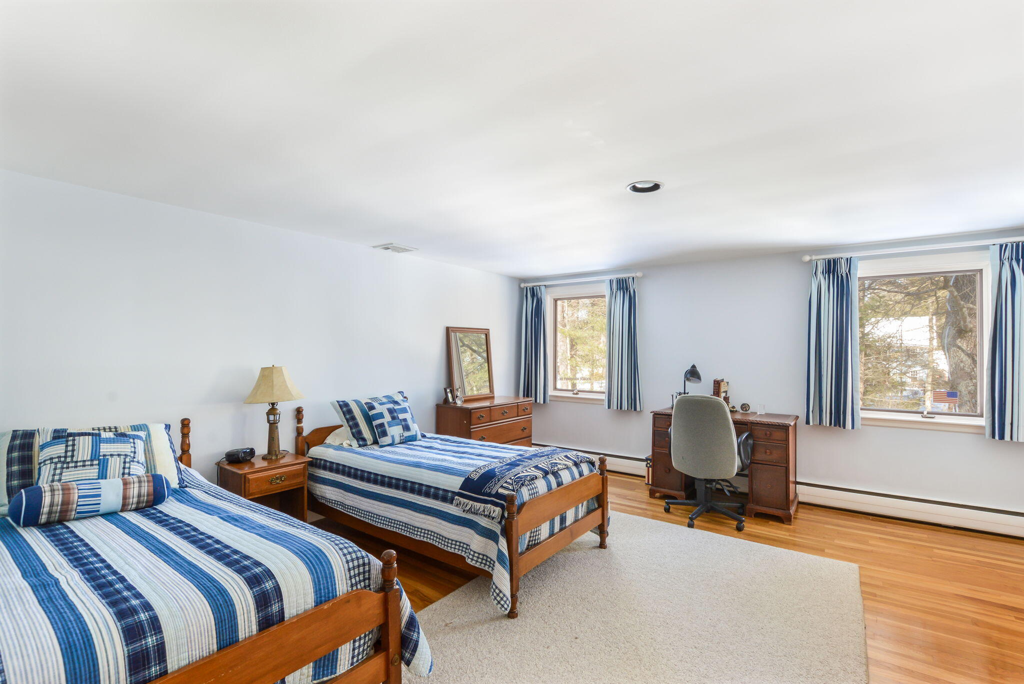 Weston, Massachusetts 02493, United States, 5 Bedrooms Bedrooms, ,3 BathroomsBathrooms,Residential,Pending,77794