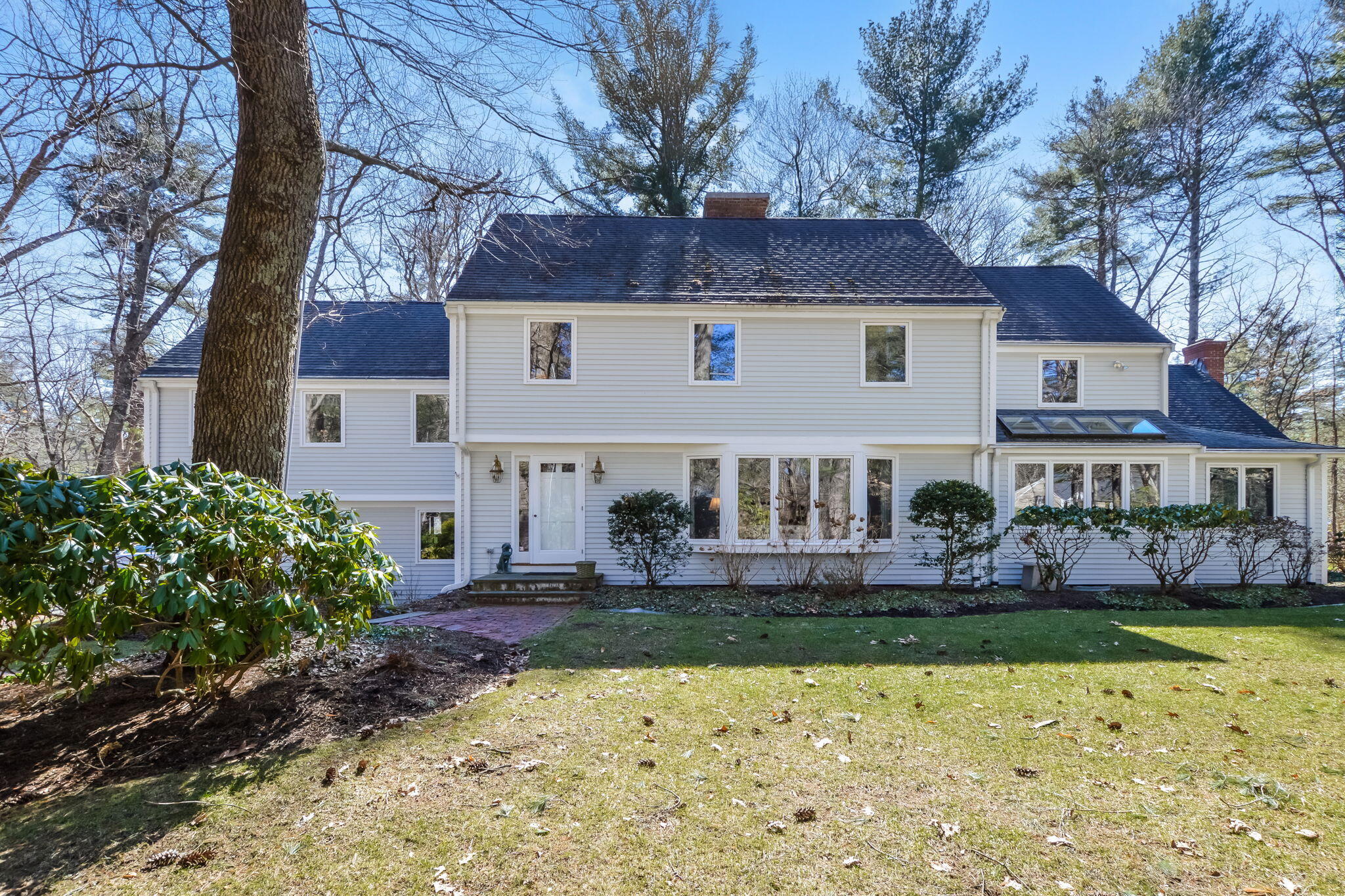 Weston, Massachusetts 02493, United States, 5 Bedrooms Bedrooms, ,3 BathroomsBathrooms,Residential,Pending,77794