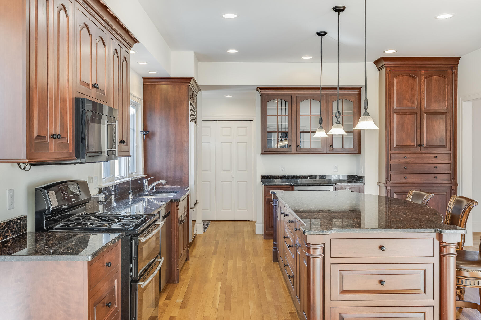 Chatham, Massachusetts 02633, United States, 4 Bedrooms Bedrooms, ,4 BathroomsBathrooms,Residential,Active,107695