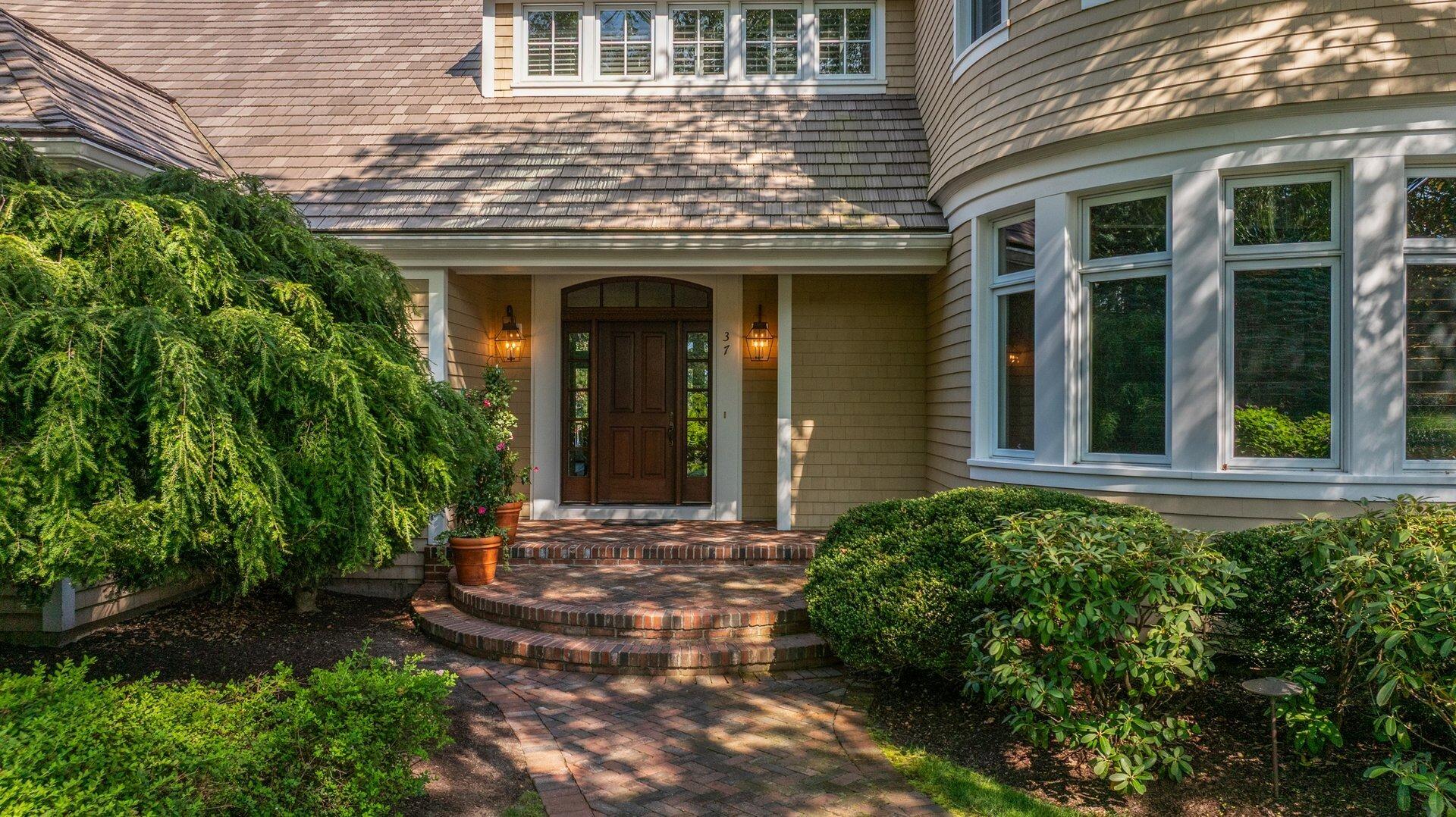 Mashpee, Massachusetts 02649, United States, 6 Bedrooms Bedrooms, ,8 BathroomsBathrooms,Residential,Active,190578