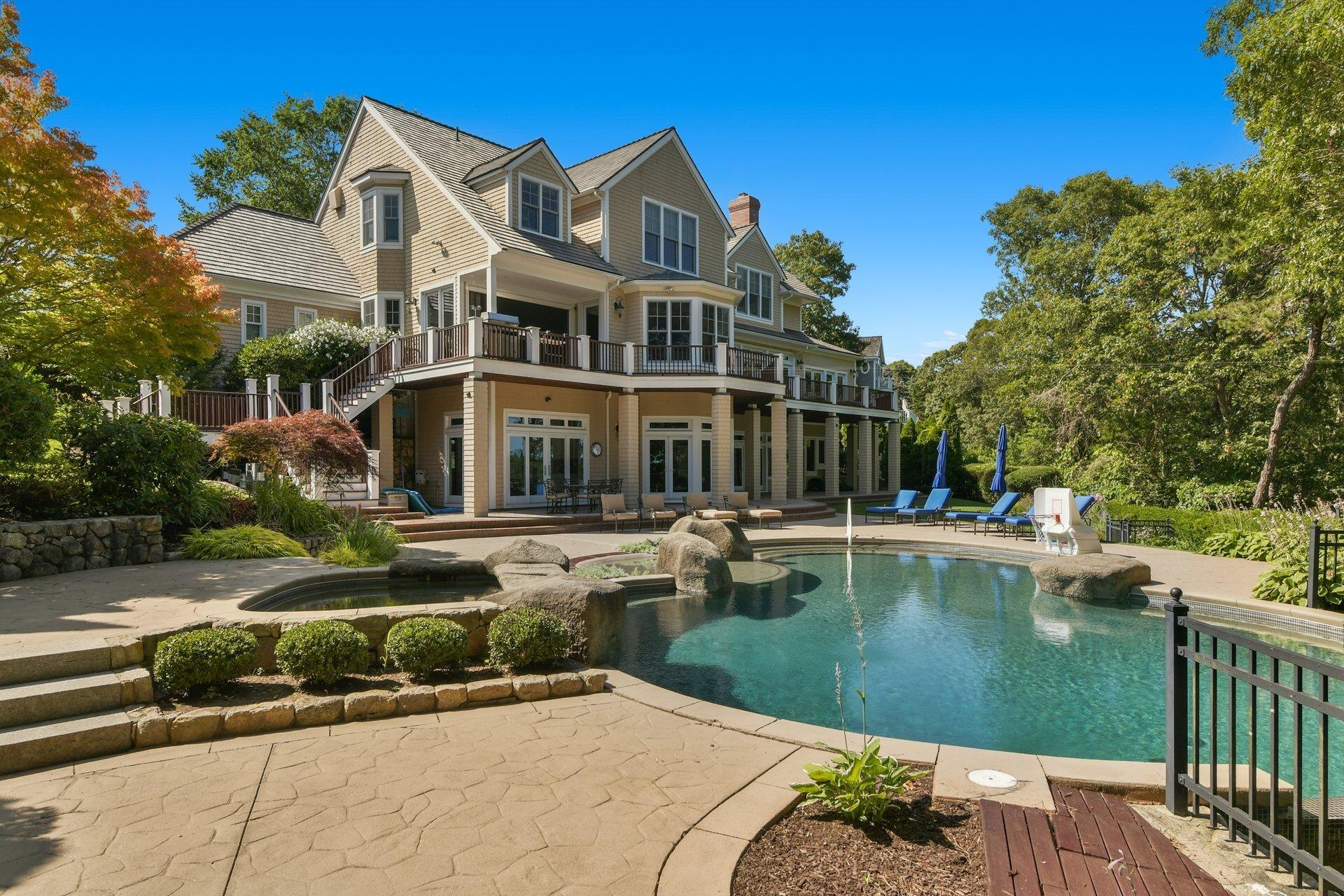 Mashpee, Massachusetts 02649, United States, 6 Bedrooms Bedrooms, ,8 BathroomsBathrooms,Residential,Active,190578