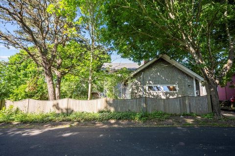 Single Family Residence in Provincetown MA 6 Priscilla Alden Road 11.jpg