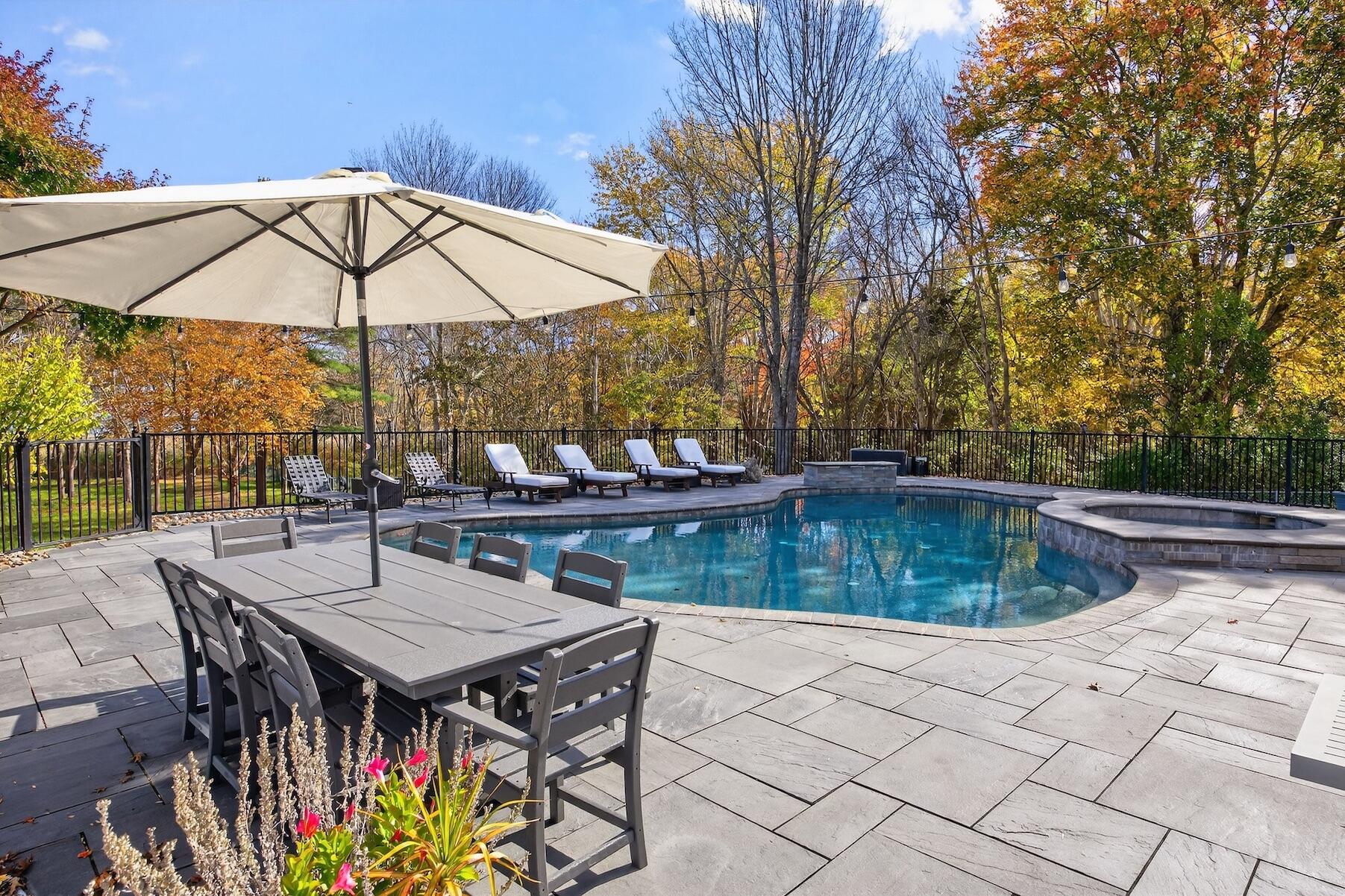 Duxbury, Massachusetts 02332, United States, 5 Bedrooms Bedrooms, ,6 BathroomsBathrooms,Residential,Active,234748