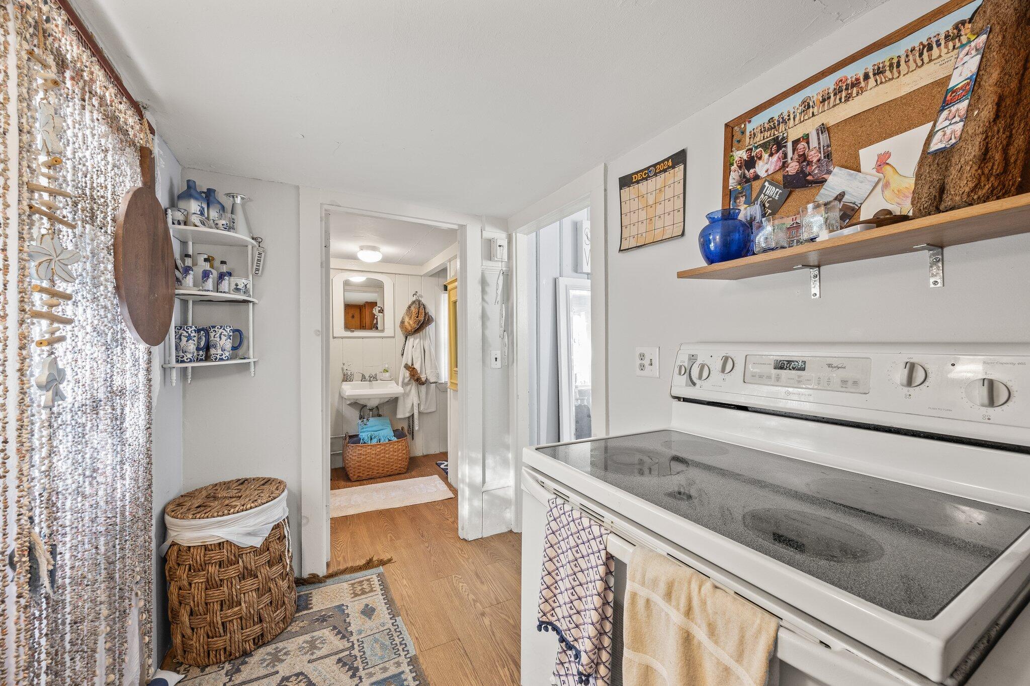 Chatham, Massachusetts 02633, United States, 1 Bedroom Bedrooms, ,1 BathroomBathrooms,Residential,Pending,24192