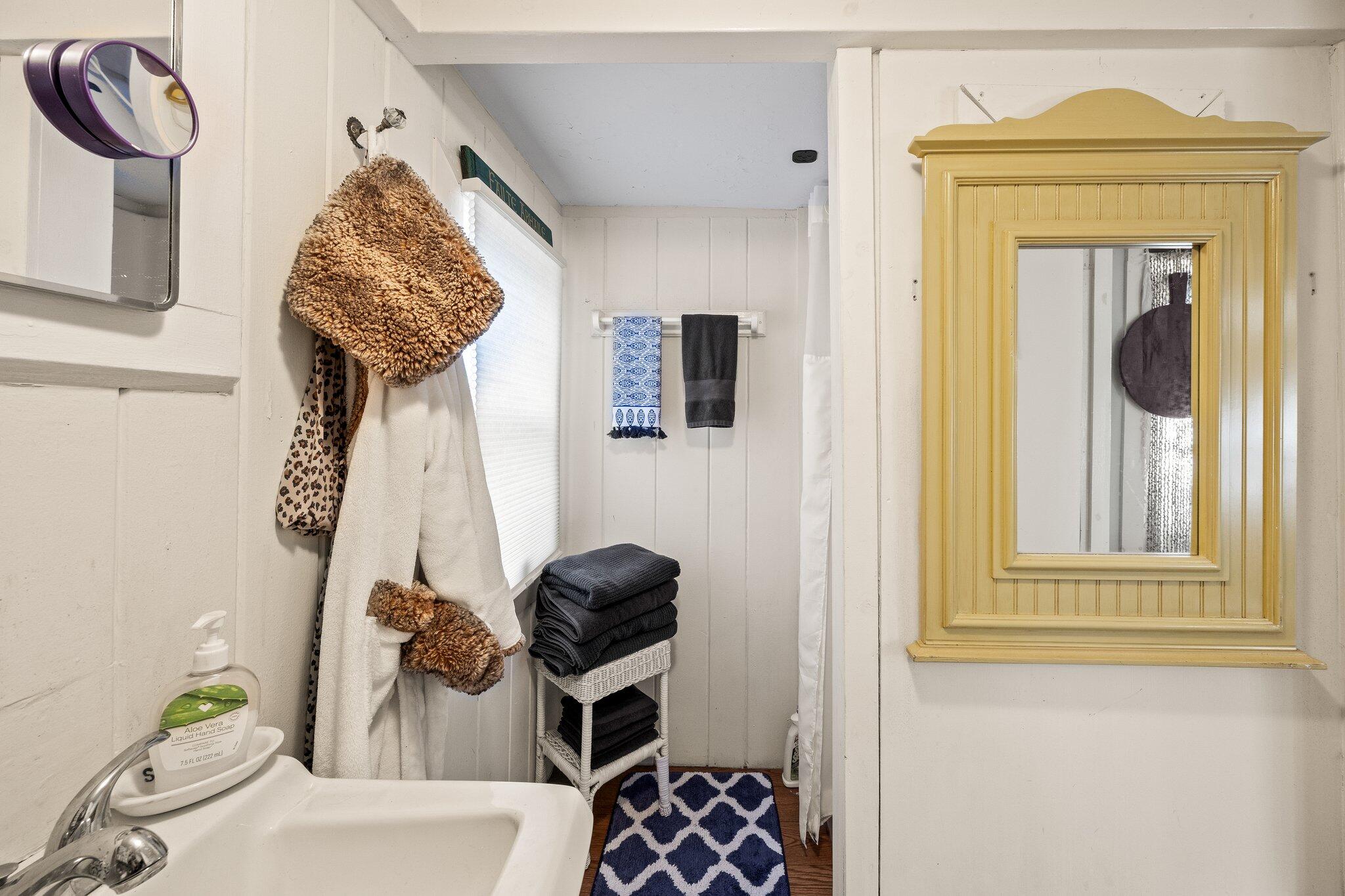 Chatham, Massachusetts 02633, United States, 1 Bedroom Bedrooms, ,1 BathroomBathrooms,Residential,Pending,24192