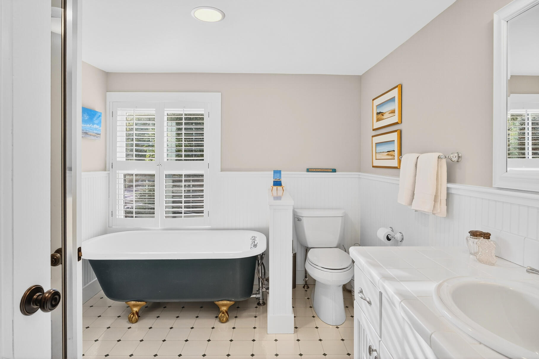 Yarmouth Port, Massachusetts 02675, United States, 6 Bedrooms Bedrooms, ,6 BathroomsBathrooms,Residential,Active,234424