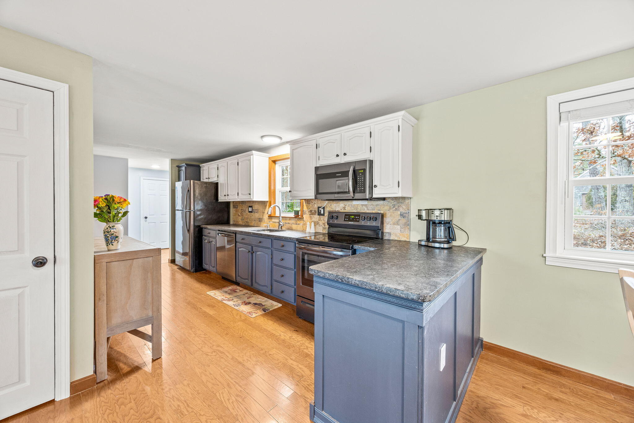 Orleans, Massachusetts 02653, United States, 3 Bedrooms Bedrooms, ,3 BathroomsBathrooms,Residential,Pending,20502