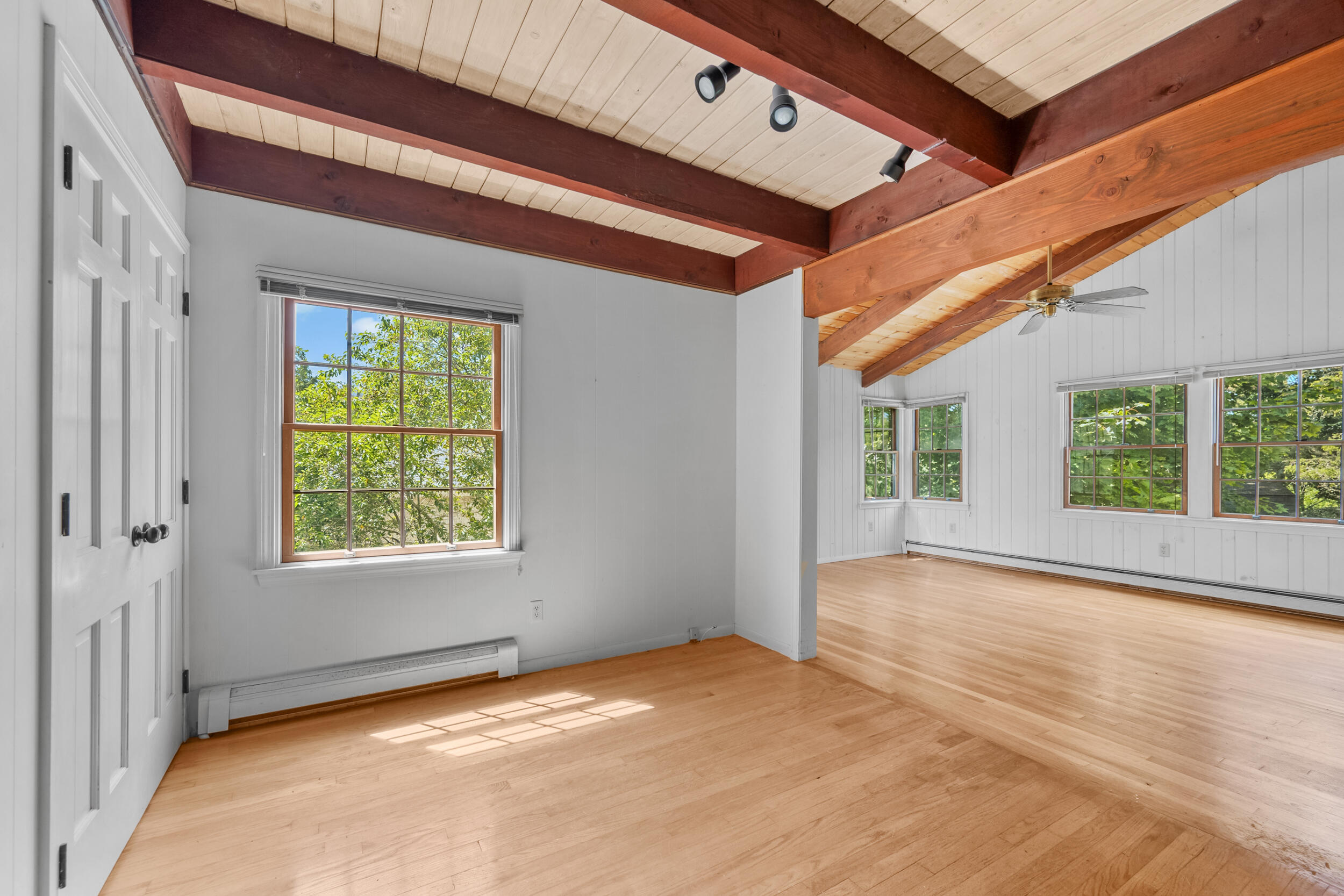 Chatham, Massachusetts 02633, United States, 4 Bedrooms Bedrooms, ,3 BathroomsBathrooms,Residential,Active,191513