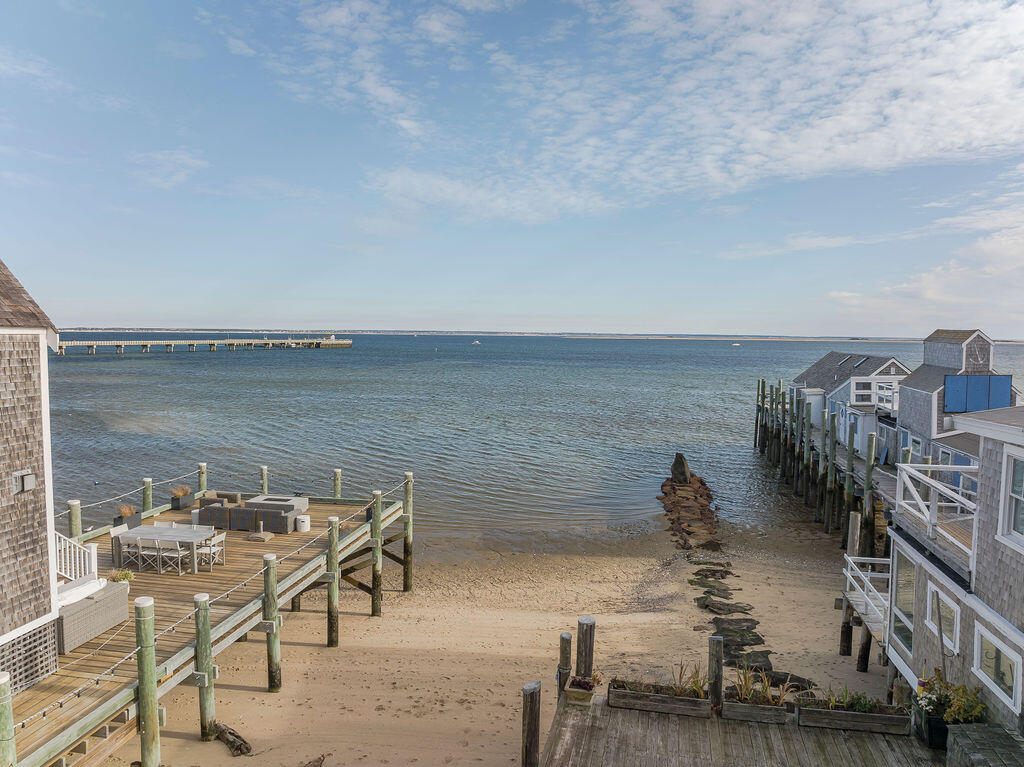 Provincetown, Massachusetts 02657, United States, 3 Bedrooms Bedrooms, ,3 BathroomsBathrooms,Residential,Active,29787