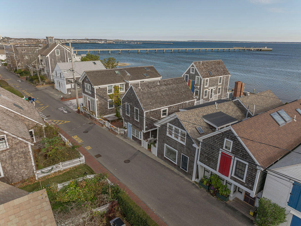 Provincetown, Massachusetts 02657, United States, 3 Bedrooms Bedrooms, ,3 BathroomsBathrooms,Residential,Active,29787