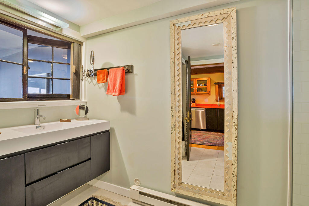 Provincetown, Massachusetts 02657, United States, 3 Bedrooms Bedrooms, ,3 BathroomsBathrooms,Residential,Active,29787