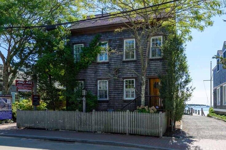 Edgartown, Massachusetts 02539, United States, 4 Bedrooms Bedrooms, ,5 BathroomsBathrooms,Residential,Active,68512